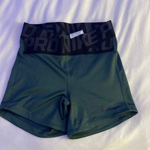 Nike Pro green spandex